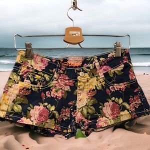 Pink elegance floral low rise short‎ shorts women’s junior size 28